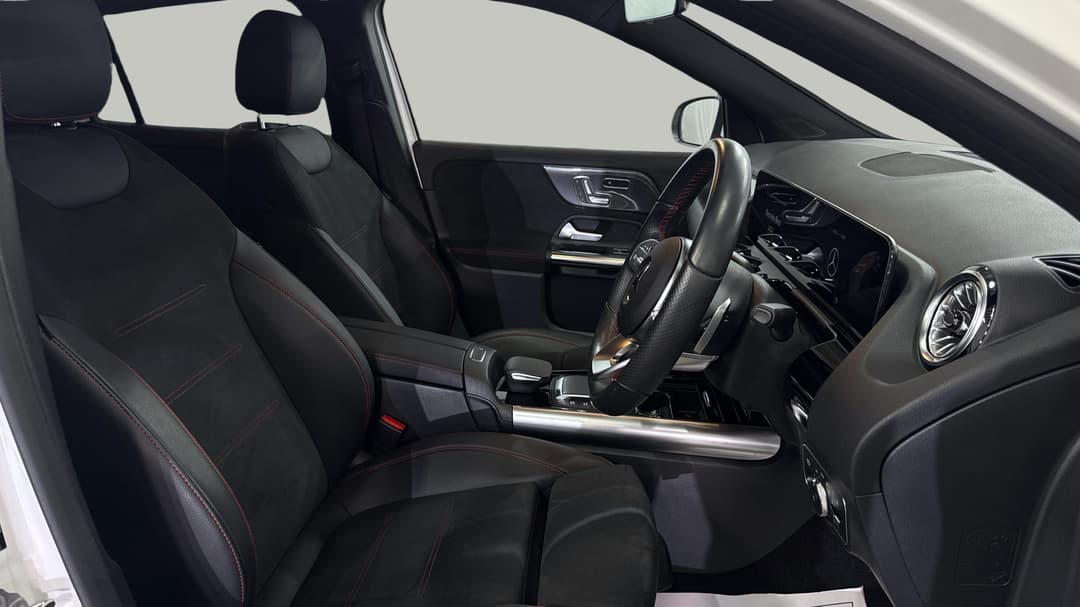 2021 Mercedes-benz GLA 250 4matic, Automatic, 16149 km, Right Side Front Door Cabin View