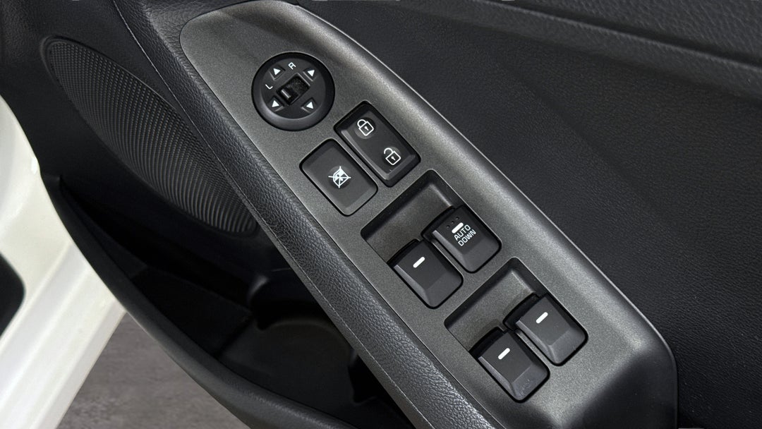 2015 Kia Cerato S, Automatic, 39578 km, Drivers Side Door Panel Controls