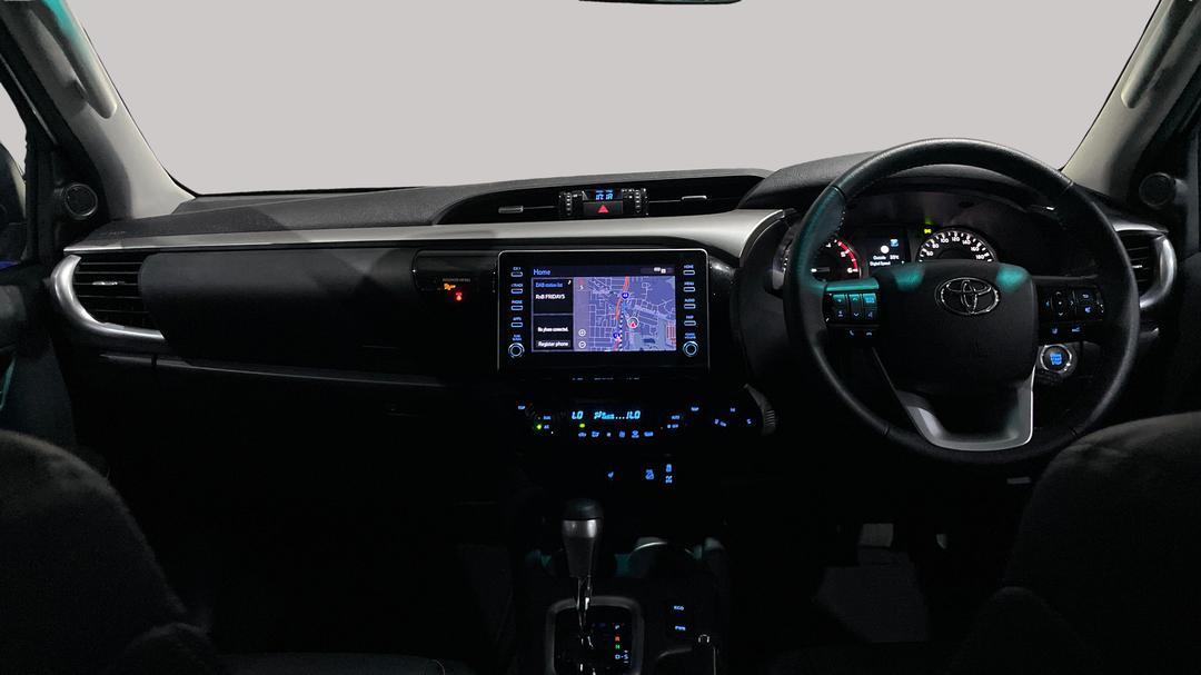 2022 Toyota Hilux Sr5 (4x4), Automatic, 31853 km, Dashboard View