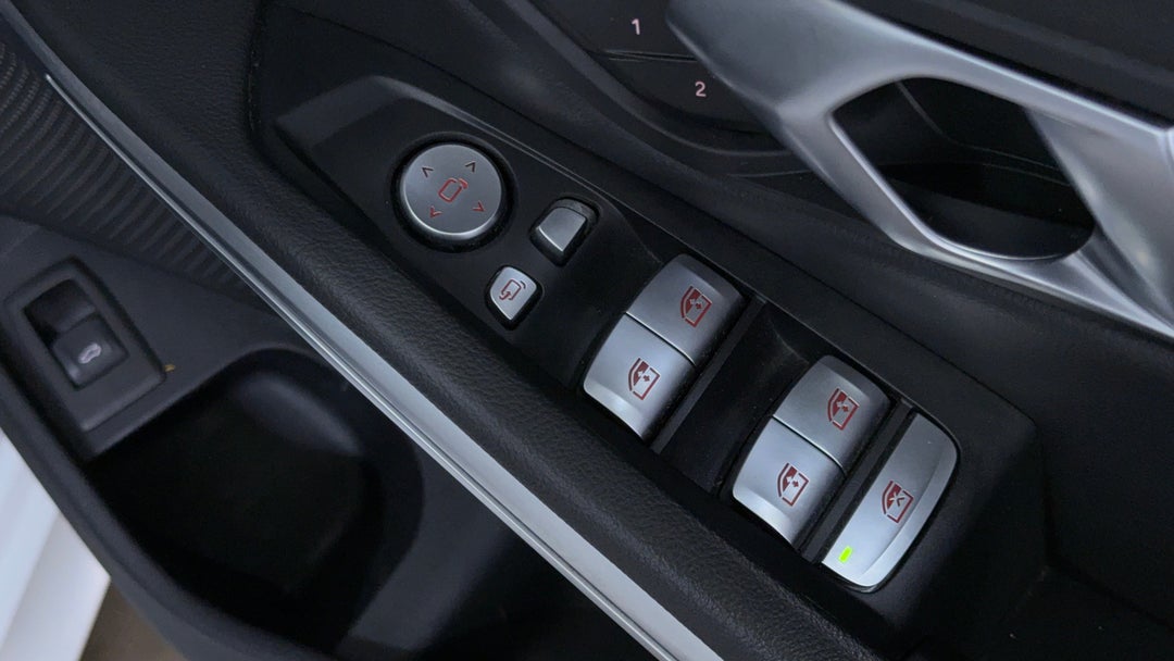 2020 BMW 3 30i Touring M Sport, Automatic, 43250 km, Drivers Side Door Panel Controls