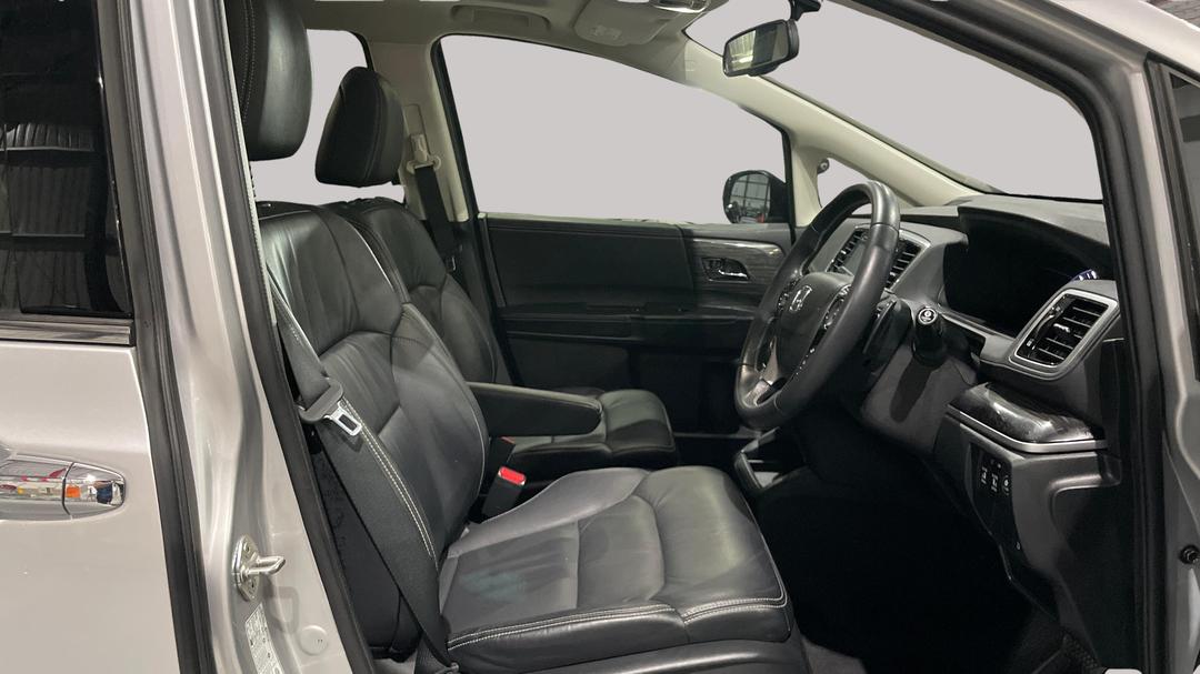 2015 Honda Odyssey Vti-l, Automatic, 112151 km, Right Side Front Door Cabin View