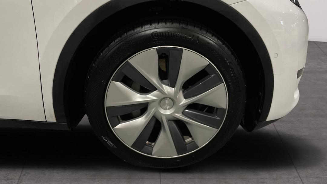 2023 Tesla Model Y Rear-wheel Drive, Automatic, 61253 km, Right Front Wheel