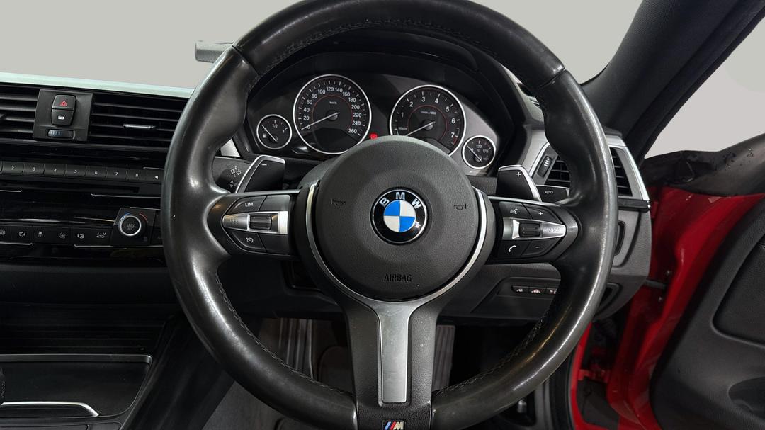 2017 BMW 4 20i M Sport, Automatic, 76757 km, Steering Wheel Close-up