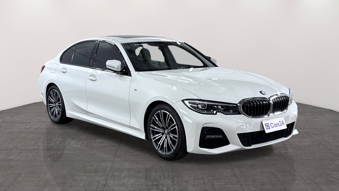 2021 BMW 3 20i M Sport, Automatic, 83359 km, Right Front Diagonal (45- Degree) View
