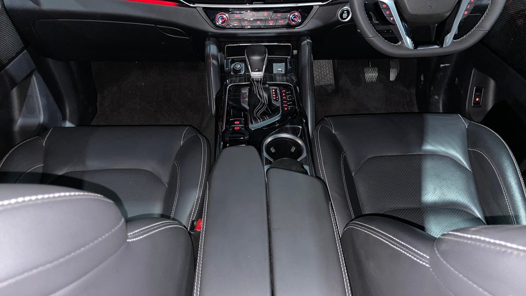 2022 LDV D90 Executive (2WD), Automatic, 62278 km, Center Console