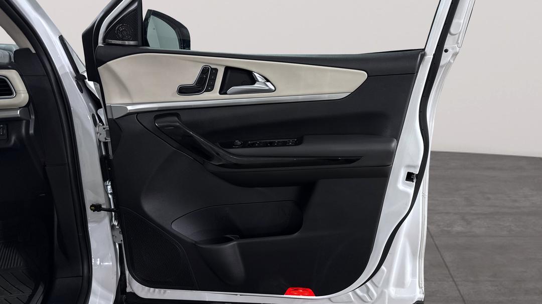 2023 Mahindra Xuv700 Ax7l, Automatic, 60220 km, Speaker View