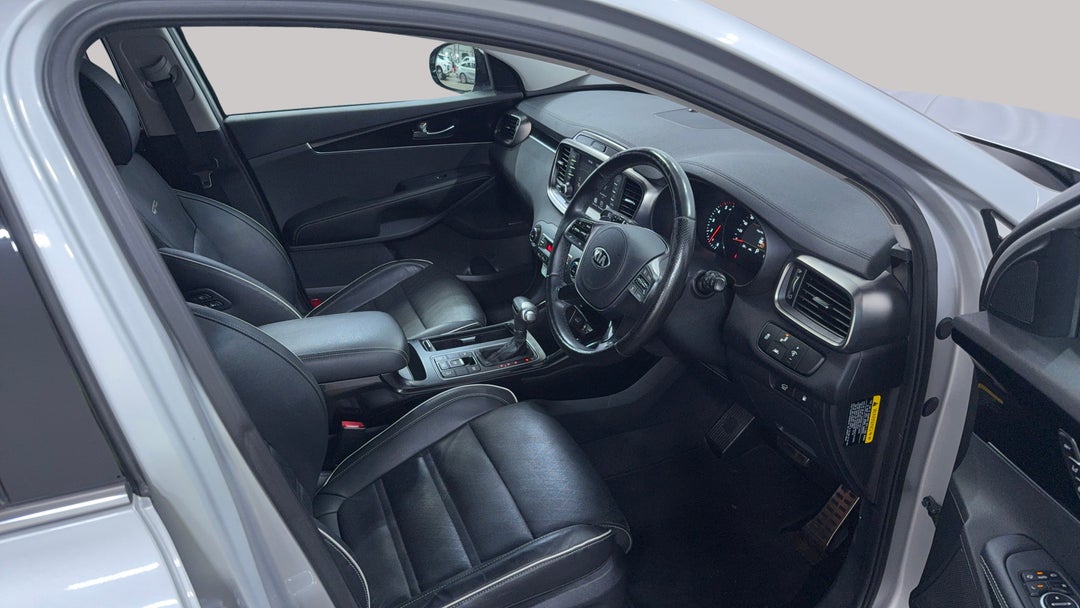 2019 Kia Sorento Gt-line (4x4), Automatic, 52068 km, Right Side Front Door Cabin View