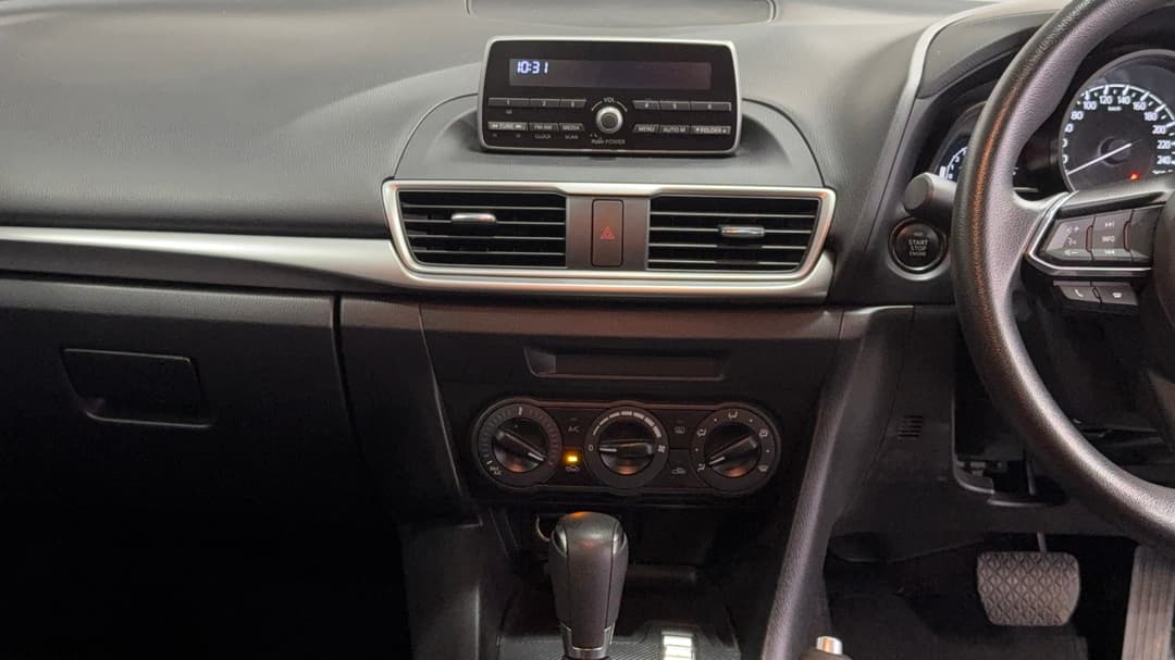 2017 Mazda 3 Neo, Automatic, 75700 km, Center Console