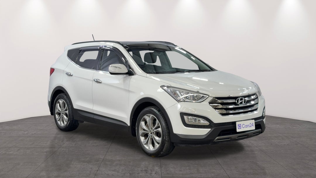 2013 Hyundai Santa Fe Highlander Crdi (4x4), Automatic, 140332 km, Right Front Diagonal (45- Degree) View