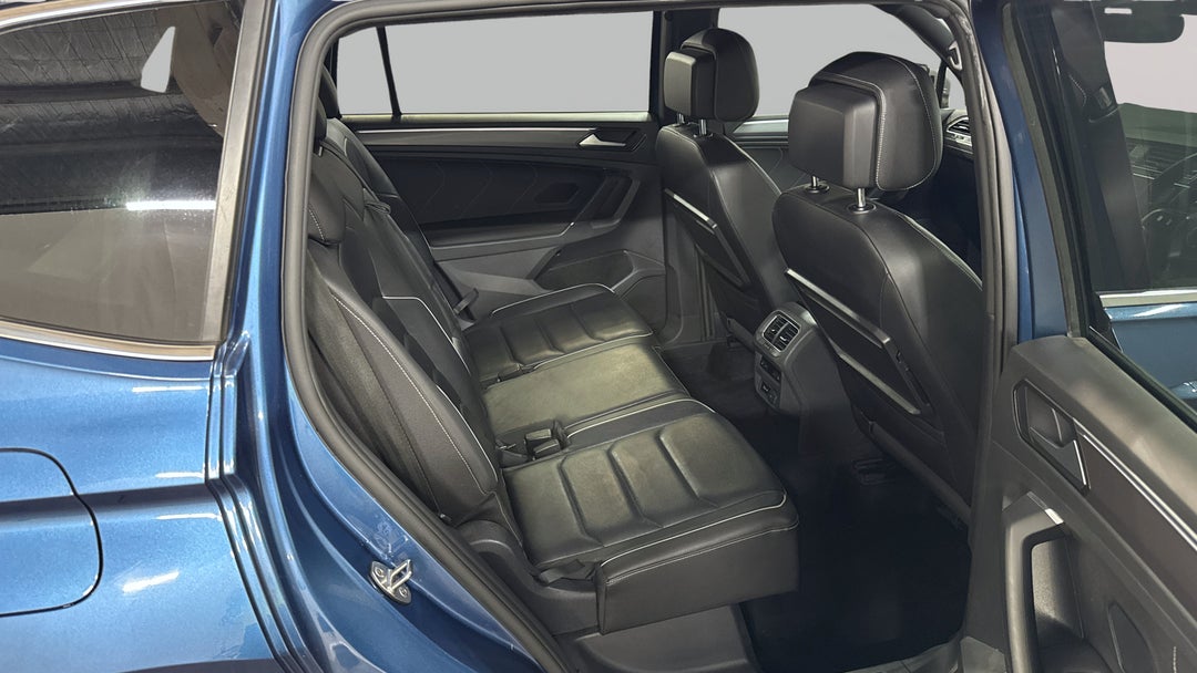 2018 Volkswagen Tiguan Allspace 162 Tsi Highline, Automatic, 82568 km, Right Side Rear Door Cabin View