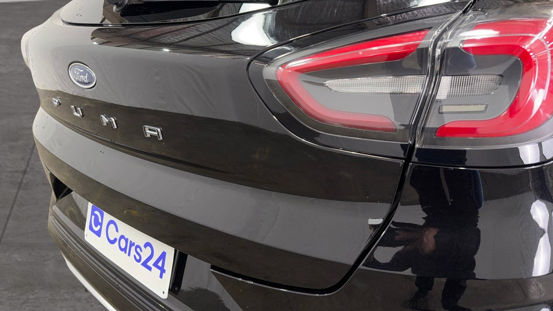 Badge (Boot Right Side)