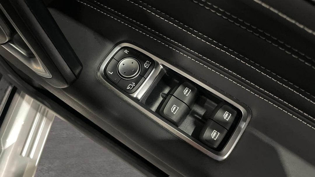 2025 LDV D90 Executive (4WD), Automatic, 19232 km, Drivers Side Door Panel Controls