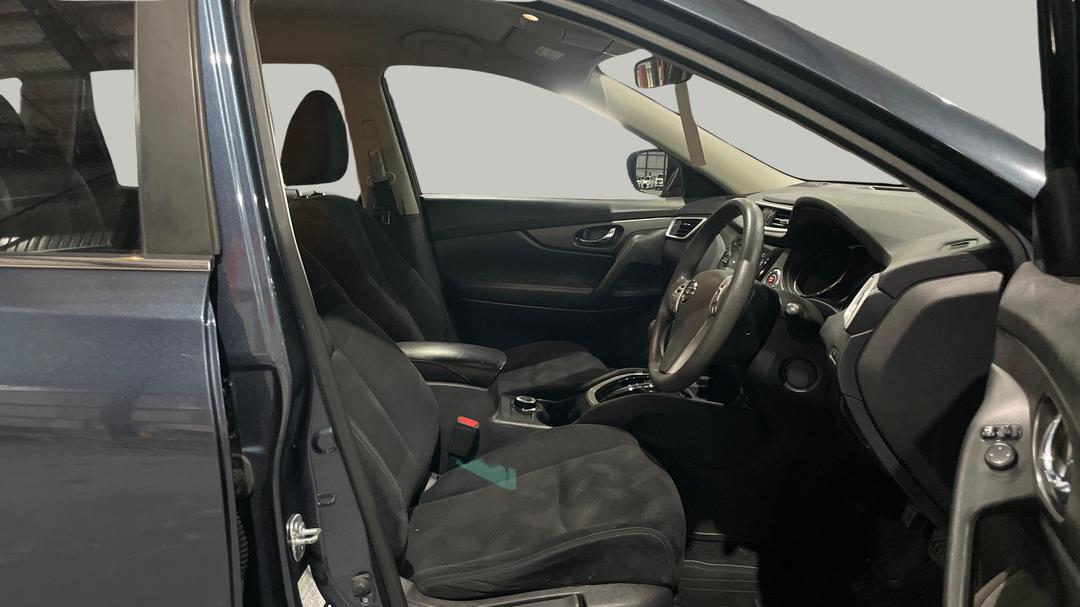 2016 Nissan X-trail St (4x4), Automatic, 111645 km, Right Side Front Door Cabin View
