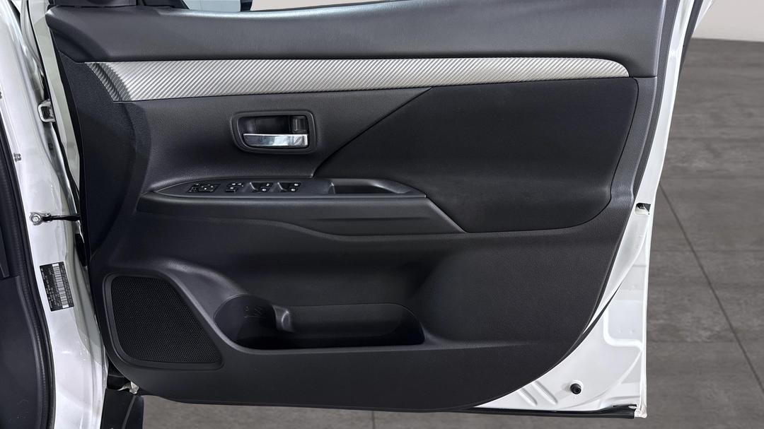 2017 Mitsubishi Outlander Ls (4x2), Automatic, 73155 km, Speaker View