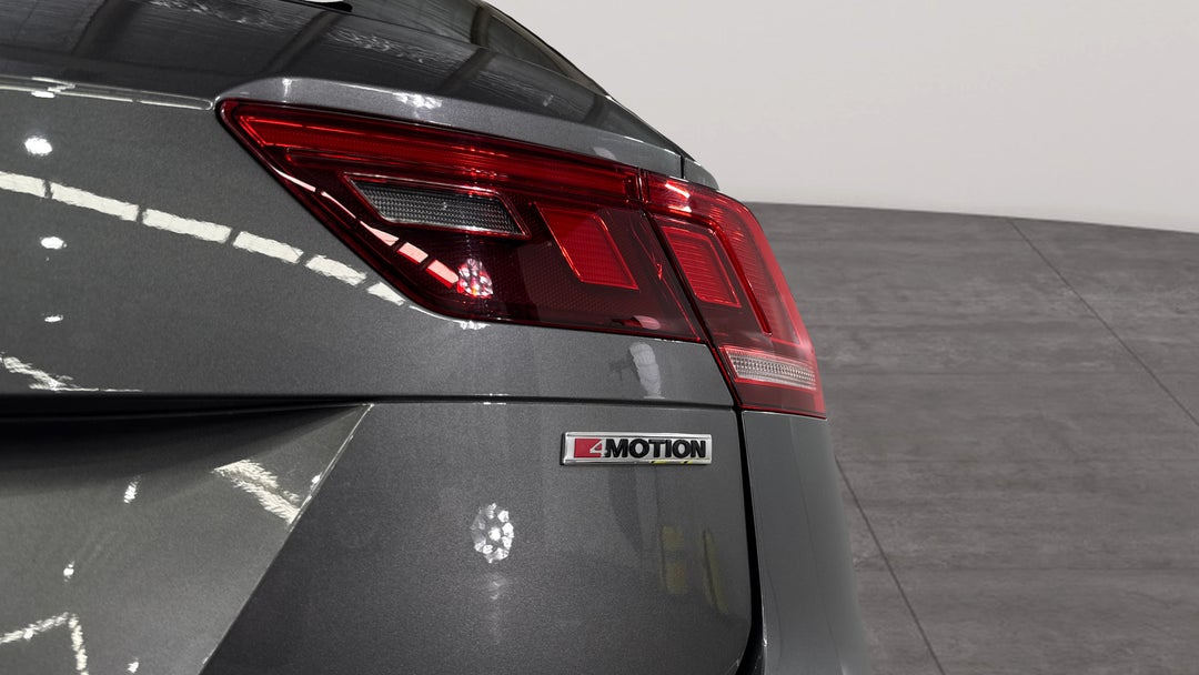 2019 Volkswagen Tiguan 132 Tsi R-line Edition, Automatic, 63435 km, Badge (Boot Right Side)