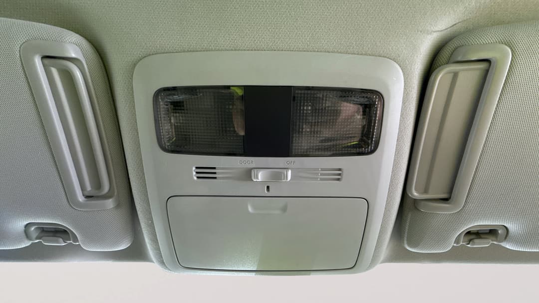 On-Roof Controls/Sunglass holder