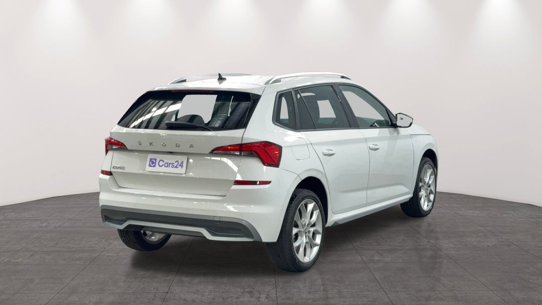 Right Back Diagonal (45- Degree) View