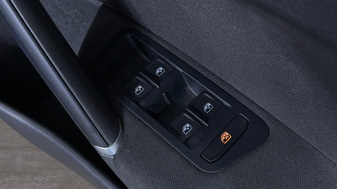 2018 Volkswagen Golf 110 Tsi Comfortline, Automatic, 104628 km, Drivers Side Door Panel Controls