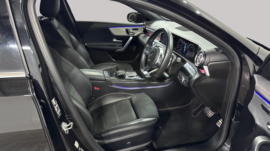2019 Mercedes-benz A200 A200, Automatic, 43519 km, Right Side Front Door Cabin View