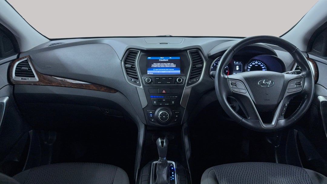 2017 Hyundai Santa Fe Active (4x4), Automatic, 107143 km, Dashboard View