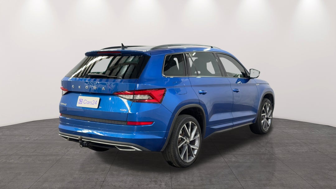 Right Back Diagonal (45- Degree) View