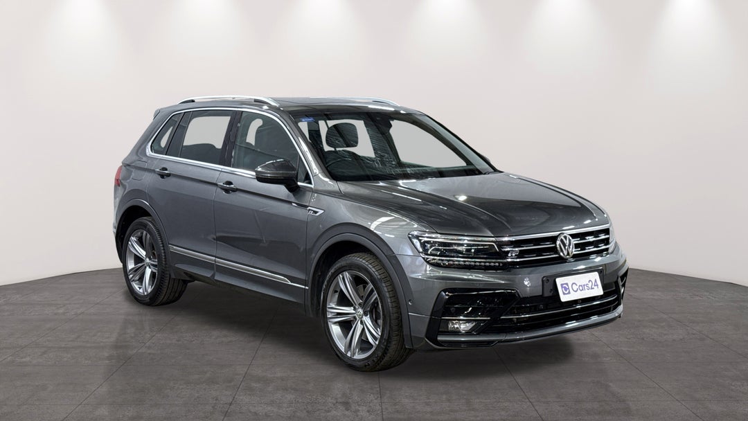 2019 Volkswagen Tiguan 132 Tsi R-line Edition, Automatic, 63435 km, Right Front Diagonal (45- Degree) View
