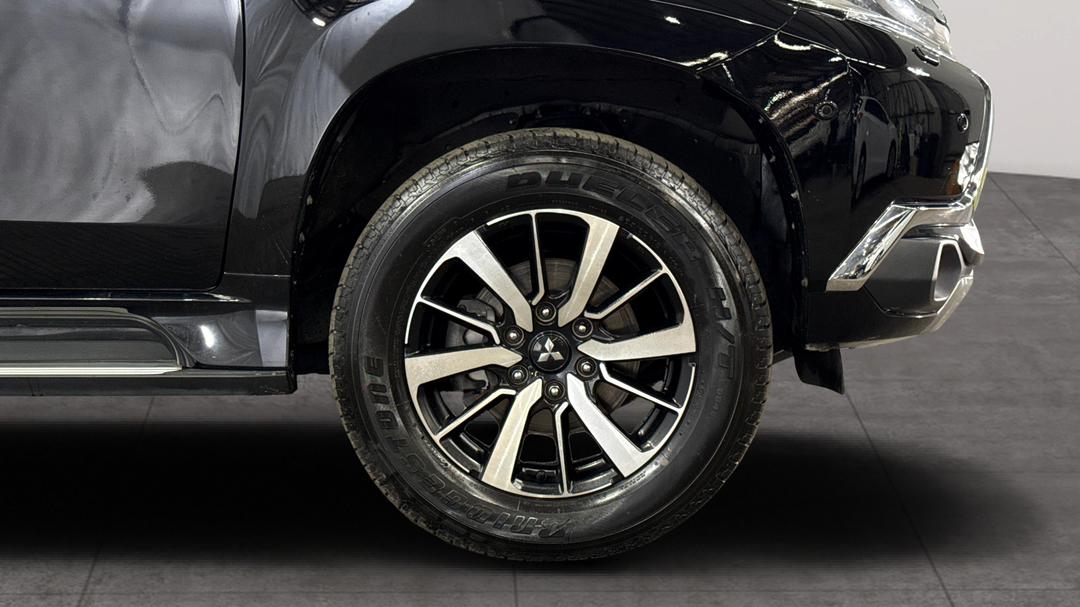 2018 Mitsubishi Pajero Sport Exceed (4x4) 7 Seat, Automatic, 55056 km, Right Front Wheel