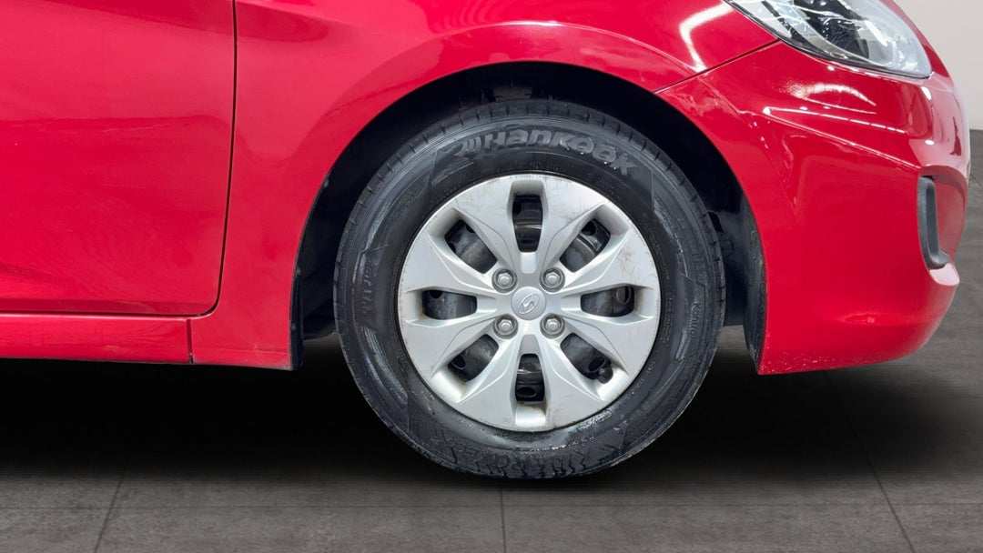 2016 Hyundai Accent Active, Manual, 99458 km, Right Front Wheel