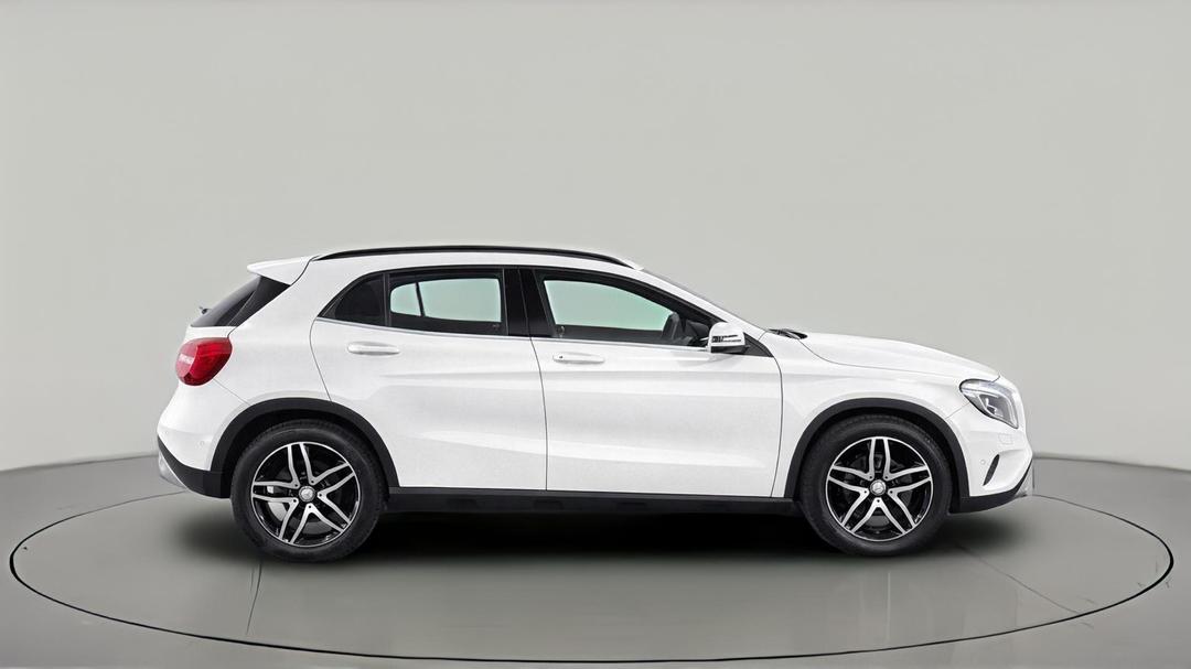 2016 Mercedes-benz GLA 180, Automatic, 90592 km, Right Side View