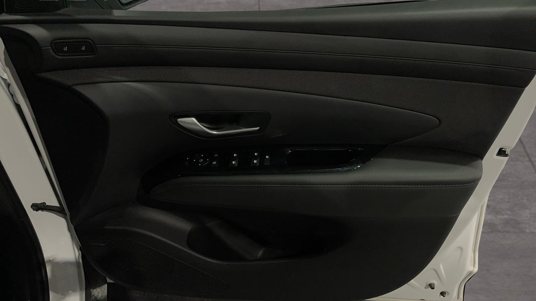 2025 Hyundai Tucson Premium Hybrid (AWD), Automatic, 10997 km, Speaker View
