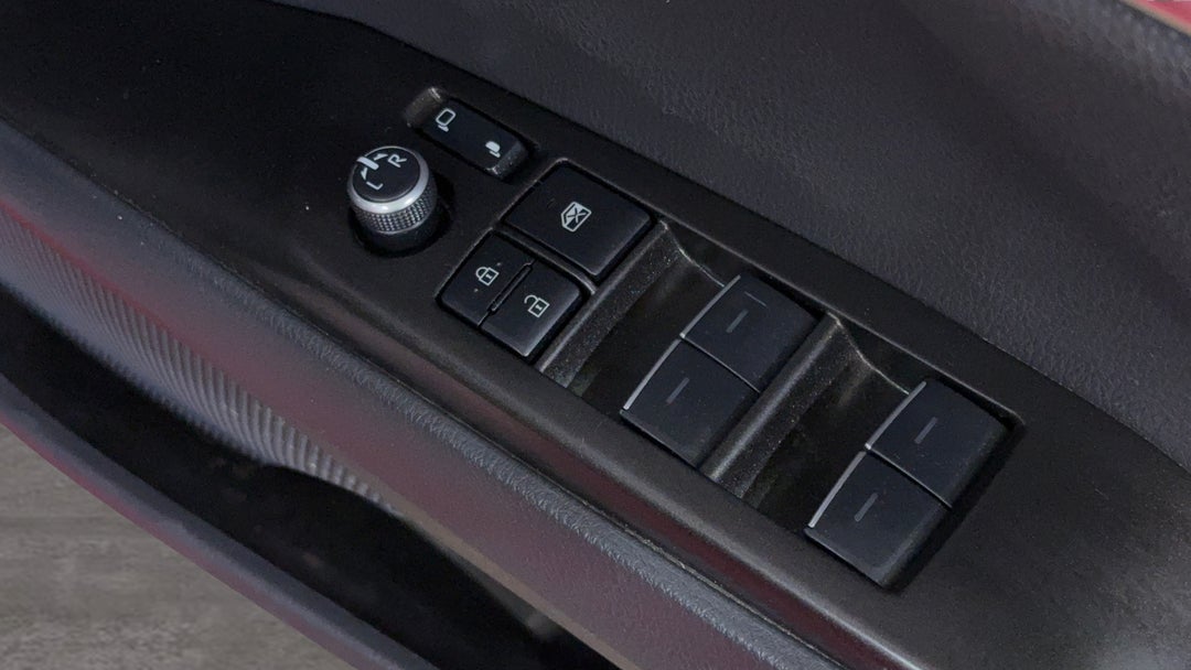 2021 Toyota Camry Sx Hybrid, Automatic, 50057 km, Drivers Side Door Panel Controls