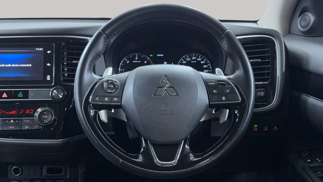 2019 Mitsubishi Outlander Ls 7 Seat (AWD), Automatic, 102224 km, Steering Wheel Close-up