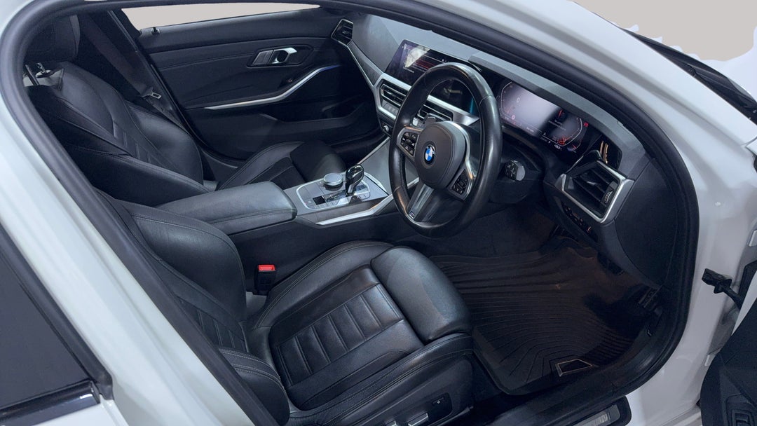 2020 BMW 3 30i Touring M Sport, Automatic, 43250 km, Right Side Front Door Cabin View