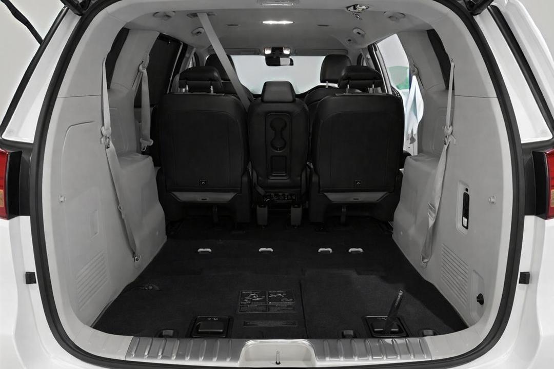 2018 Kia Carnival Platinum, Automatic, 143770 km, Boot Inside View