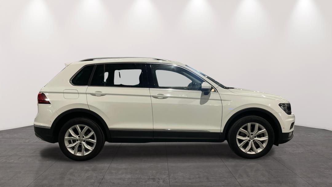 2017 Volkswagen Tiguan 162 Tsi Highline, Automatic, 112800 km, Right Side View