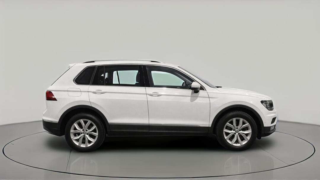 2017 Volkswagen Tiguan 162 Tsi Highline, Automatic, 112800 km, Right Side View