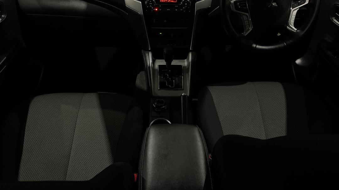 2022 Mitsubishi Triton Glx-r (4x4), Automatic, 48228 km, Center Console