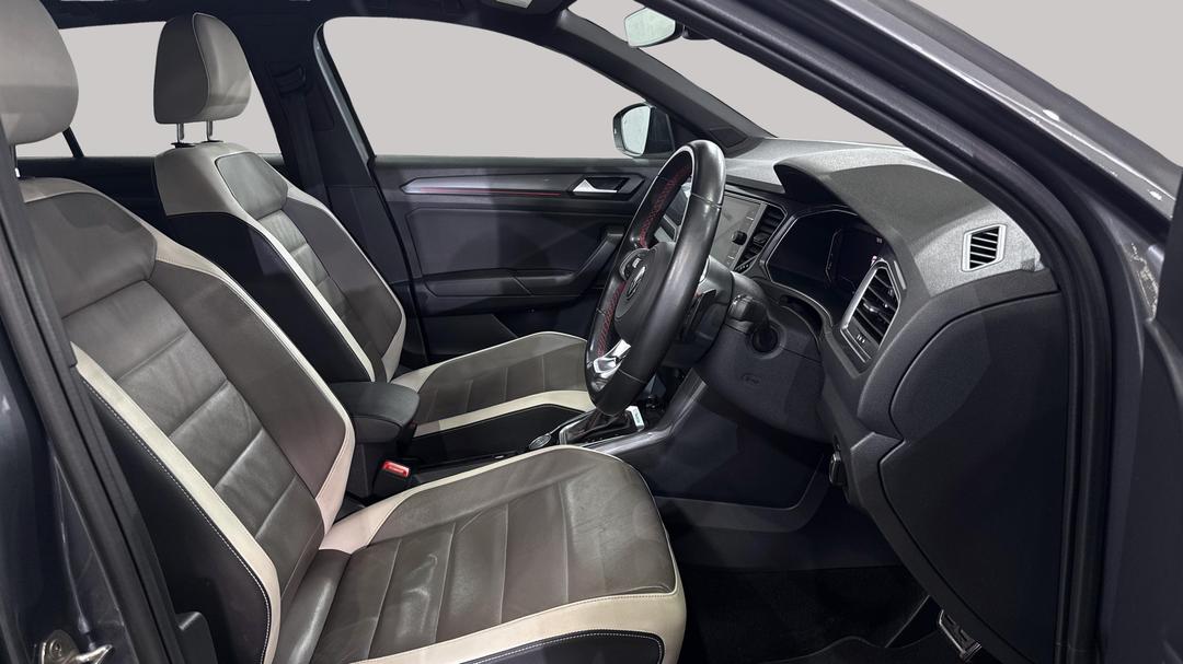 2021 Volkswagen T-roc 140tsi Sport, Automatic, 118322 km, Right Side Front Door Cabin View