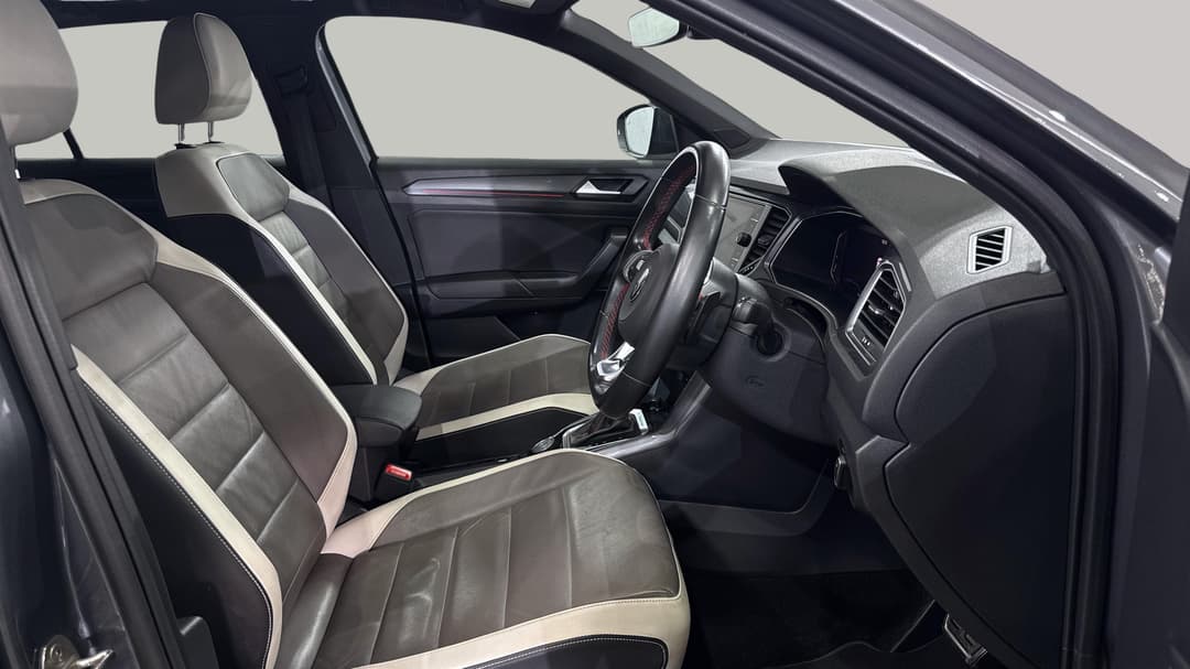 2021 Volkswagen T-roc 140tsi Sport, Automatic, 118322 km, Right Side Front Door Cabin View
