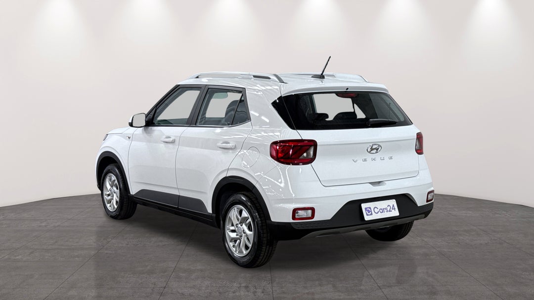 2024 Hyundai Venue Venue, Automatic, 3624 km, Left Back Diagonal (45- Degree) View