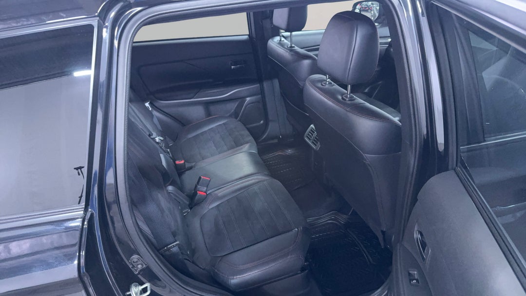 2021 Mitsubishi Outlander Black Edition 7 Seat (2WD), Automatic, 47869 km, Right Side Rear Door Cabin View