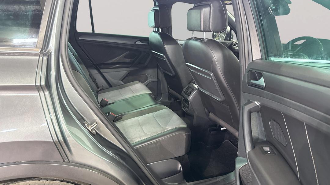 2019 Volkswagen Tiguan 132 Tsi R-line Edition, Automatic, 73872 km, Right Side Rear Door Cabin View