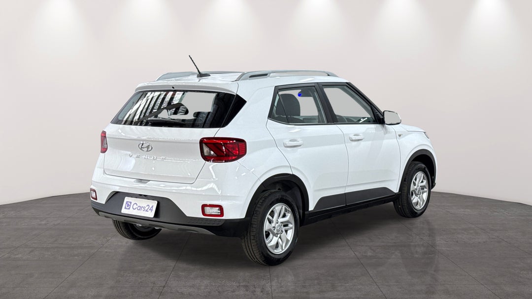 2024 Hyundai Venue Venue, Automatic, 3624 km, Right Back Diagonal (45- Degree) View