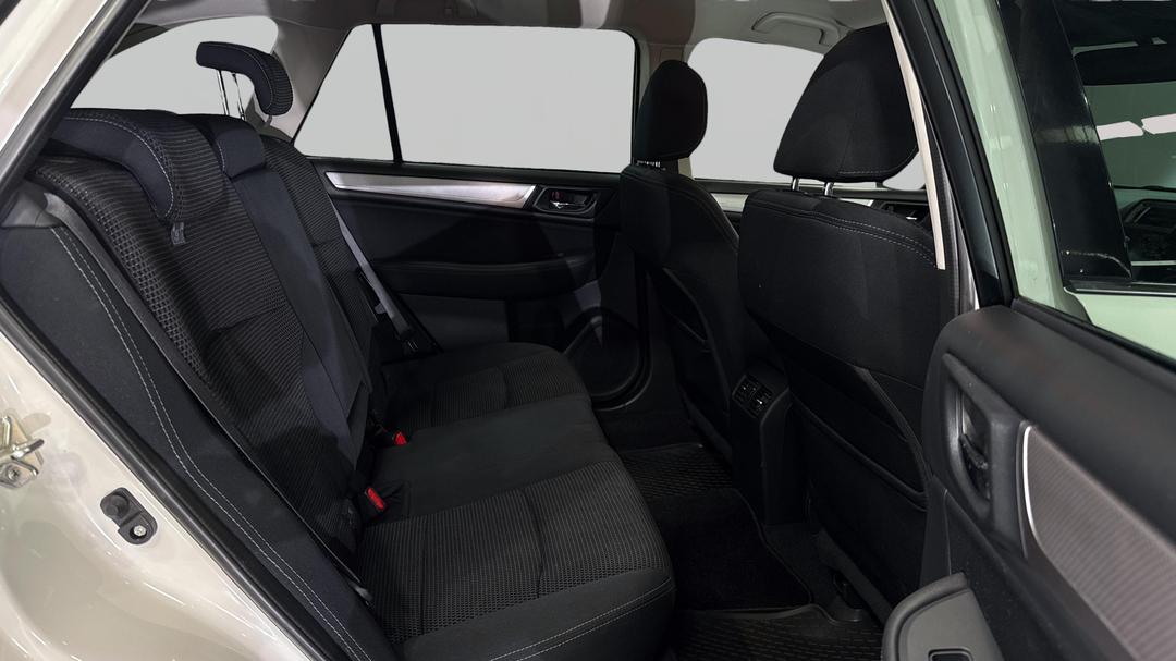 2017 Subaru Outback 2.5i  AWD, Automatic, 135924 km, Right Side Rear Door Cabin View