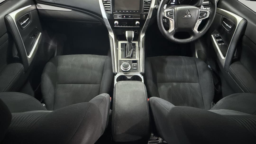 2022 Mitsubishi Pajero Sport Gls (4WD) 7 Seat, Automatic, 17746 km, Center Console