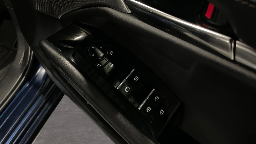 2019 Mazda Mazda3 G25 Astina, Automatic, 48678 km, Drivers Side Door Panel Controls