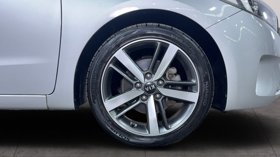 2017 Kia Cerato Sport, Automatic, 37017 km, Right Front Wheel