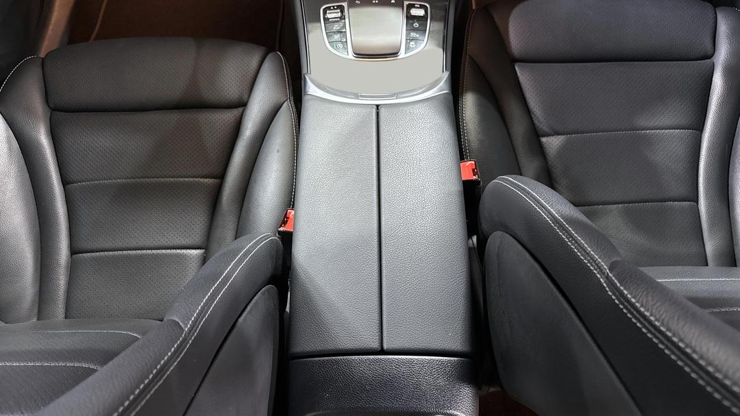 2021 Mercedes-benz GLC 200, Automatic, 46449 km, Center Console
