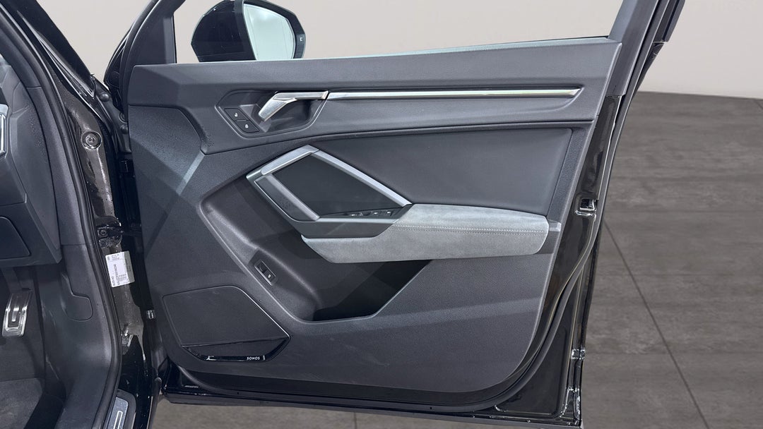 2025 Audi Q3 40 Tfsi Quattro S Line, Automatic, 10429 km, Speaker View