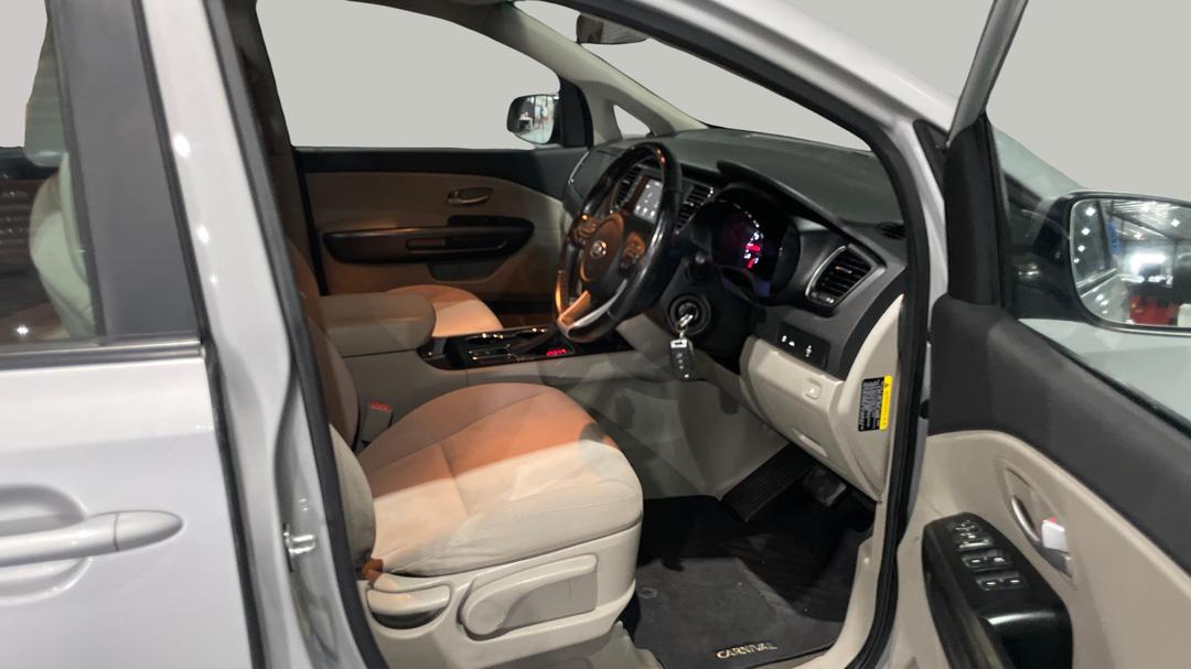 2019 Kia Carnival S, Automatic, 61471 km, Right Side Front Door Cabin View